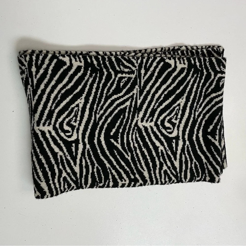 Michael Kors Scarf Soft Wool Animal Print Zebra Black Cream